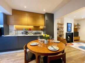 Stylish 2-bedroom Townhouse next to Brighton Station